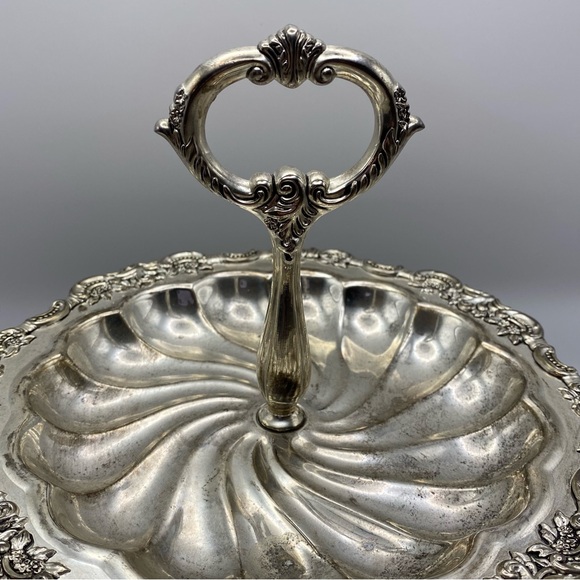 F.B. Wallace Vintage Two Tier Silver Plated Buffet Server - timeless elegance - Picture 4 of 9